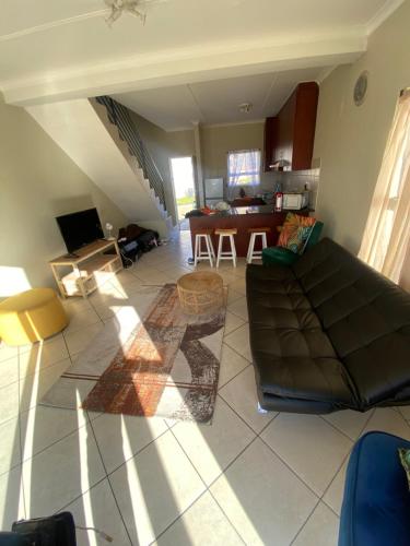 Spacious Entire Townhouse near Muizenberg Beach