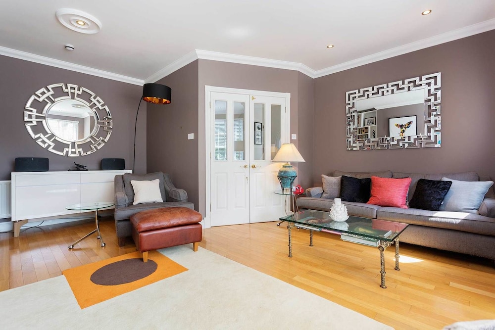 Veeve Chapman Square - last minute hotel in London