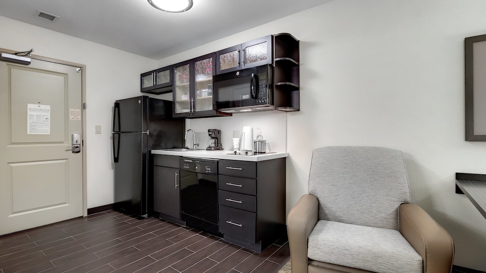 Candlewood Suites Waco by IHG - photo 15