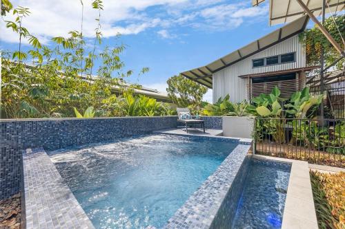 Tropic Pavilion Breezy Designer Retreat near Beach — hotel in Parap