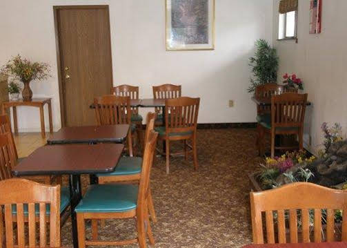 Econo Lodge Everett - photo 7