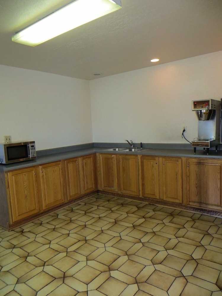 Premier Inns Metro Center - photo 26