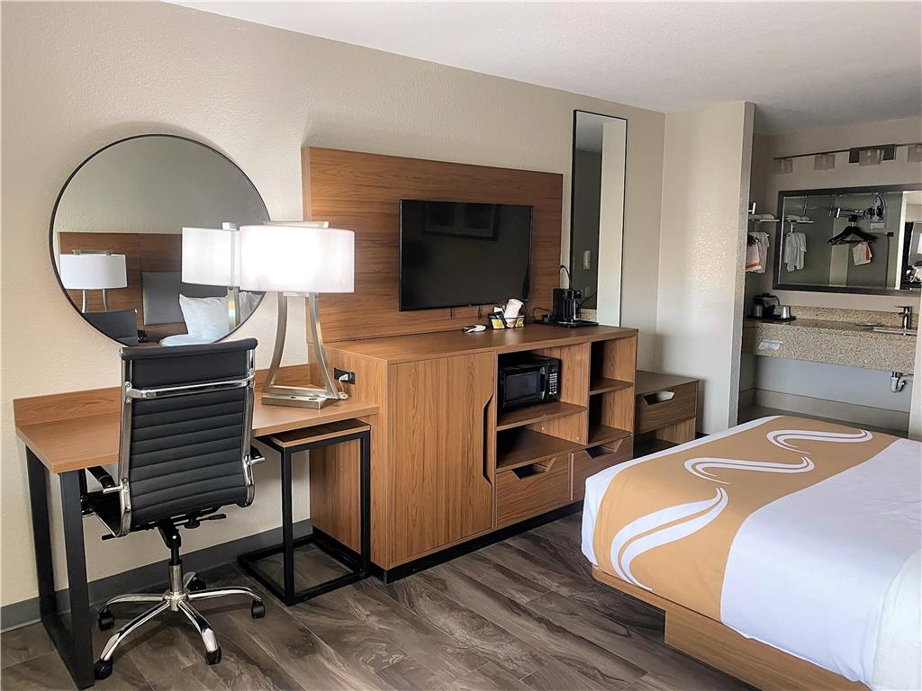 Quality Inn & Suites Near White Sands National Monument - photo 17