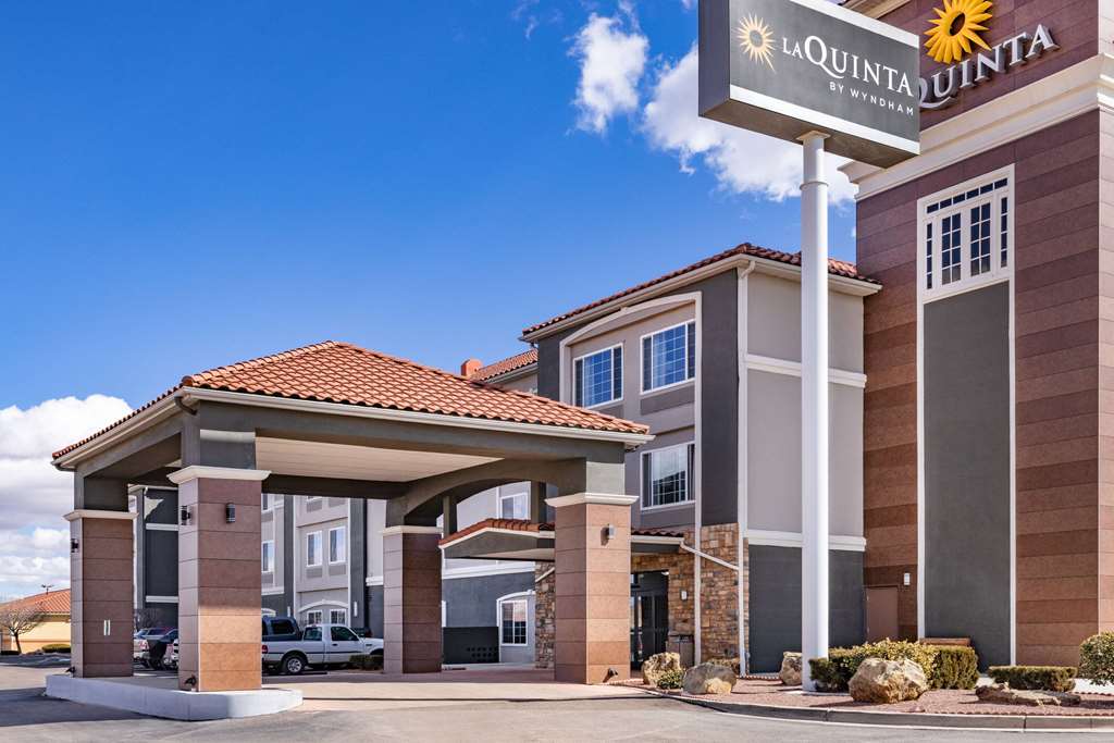 La Quinta Inn & Suites by Wyndham Gallup - photo 4