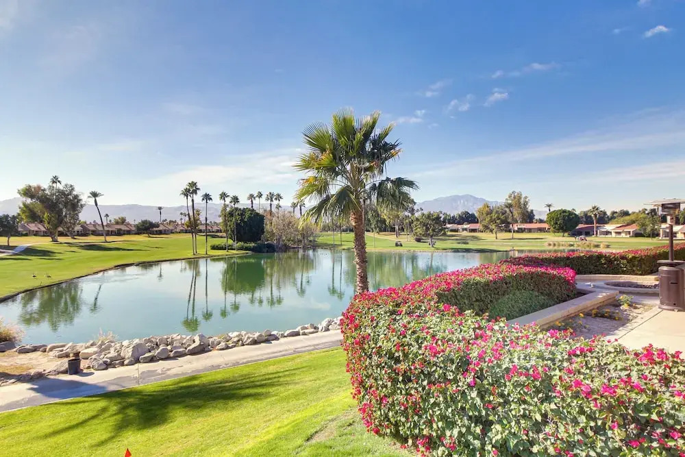 Pet Friendly Palm Desert Gem On Golf Course — Palm Desert
