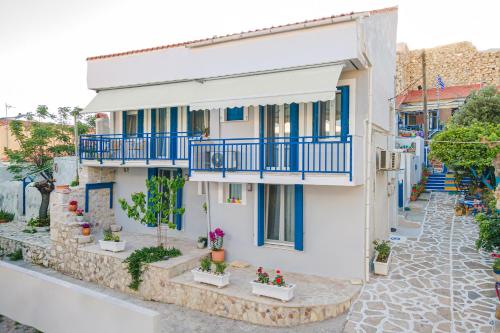 Pythagoreio Blue Street Apartment with Terrace — 4-Star Luxury Hotel in Pythagoreio, Greece