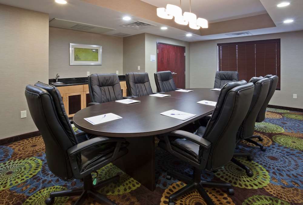 Holiday Inn Express & Suites Rochester Mayo Clinic Area by IHG - photo 32