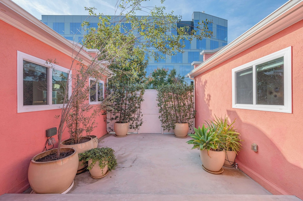 The Gower Street Bungalows by AvantStay - photo 65