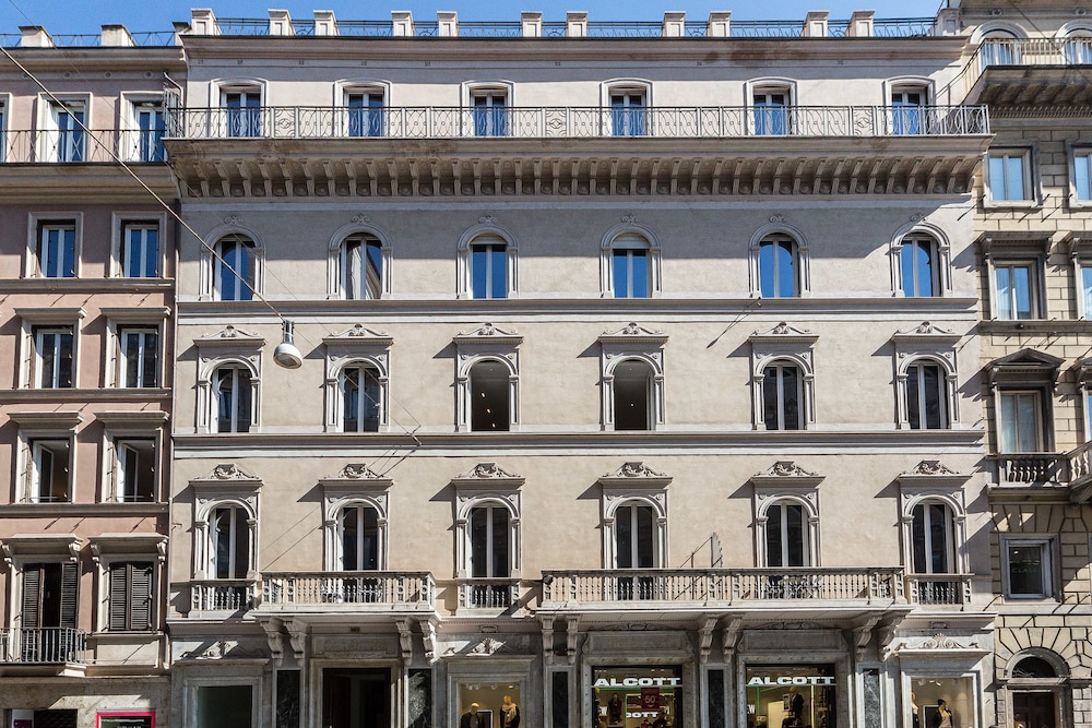 Amazing Piazza Venezia Suites — 4-Star Luxury Hotel in Rome, Italy