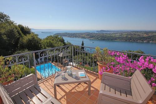 Casale Massina Attico Agata — 4-Star Luxury Hotel in Salo, Italy