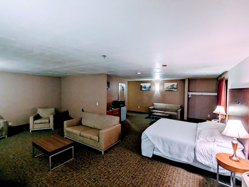 Woodfield Inn and Suites - photo 12