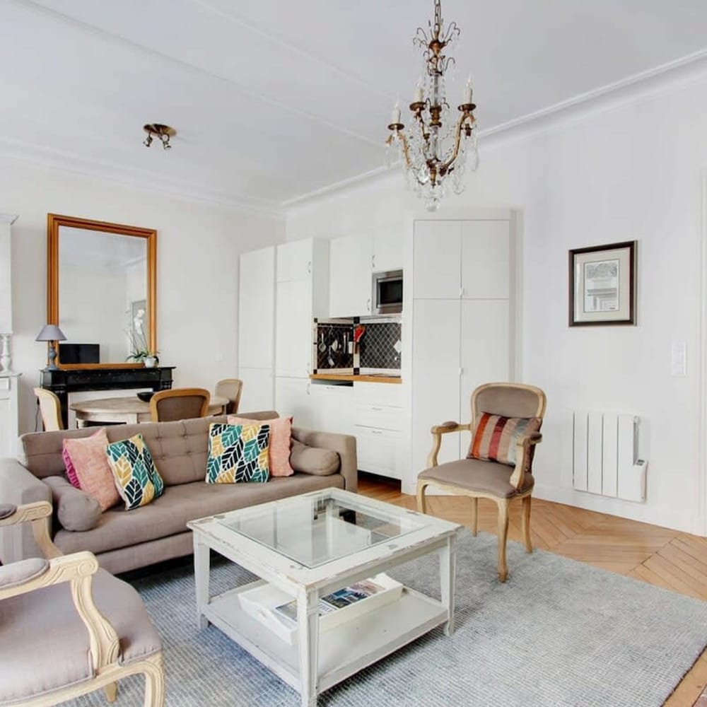 Eiffel Market Charming 2 Bed Apt Near Invalides — 4-Star Luxury Hotel in Paris, France