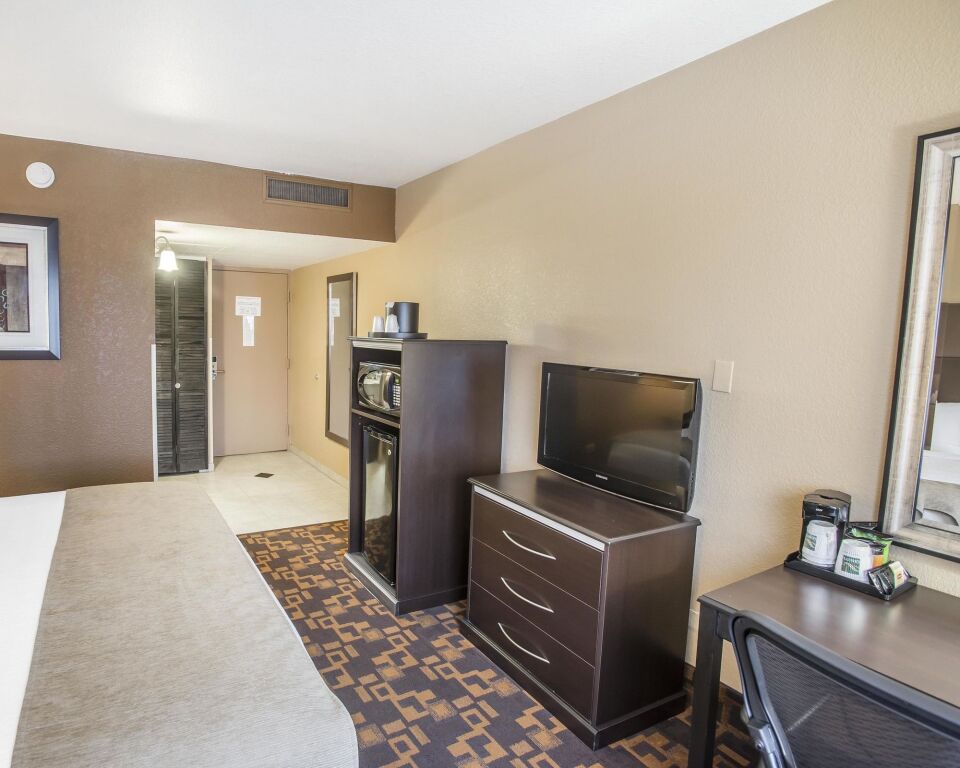 Quality Inn and Suites Denver Stapleton - photo 9