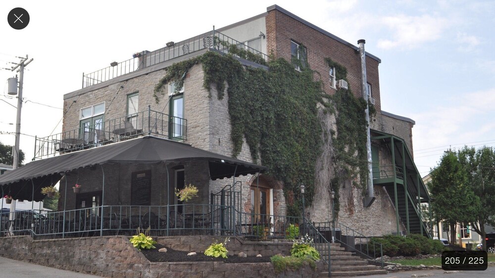 Goodfellos Suites - photo 16