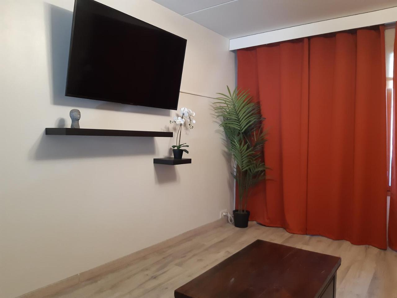 Keskustan Kaksio Parvekkeella Ilmastoitu. — 4-Star Luxury Hotel in Savonlinna, Finland