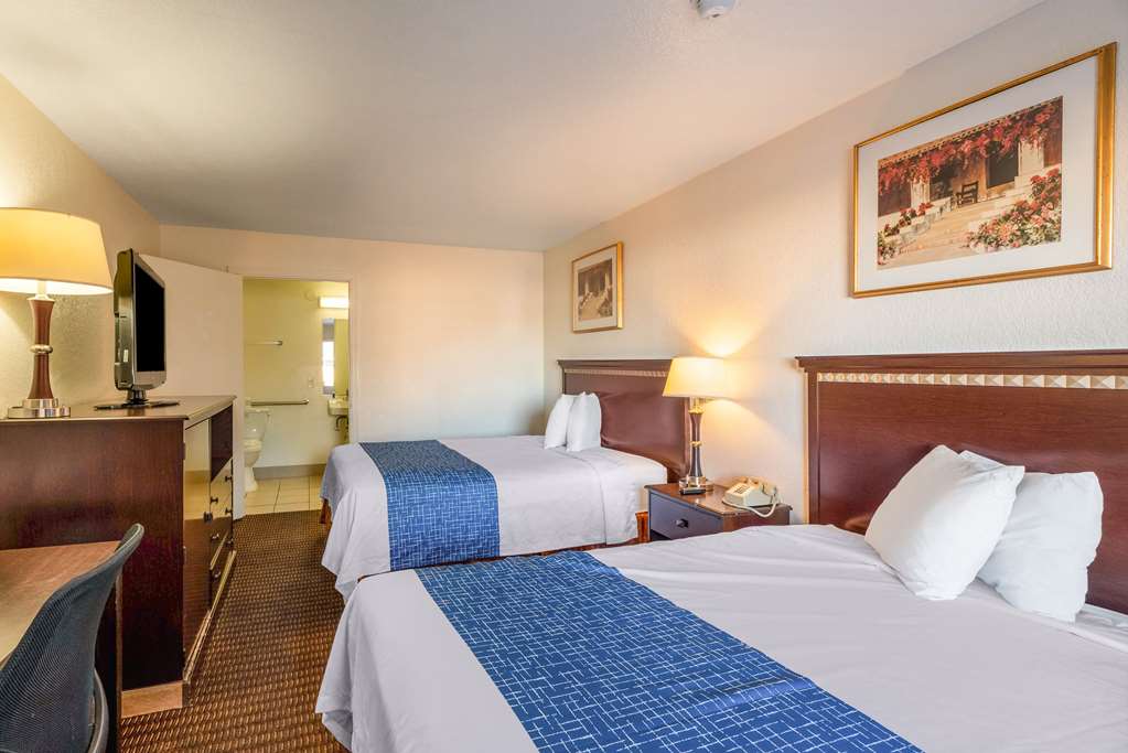 Rodeway Inn Phoenix North I 17 - photo 16