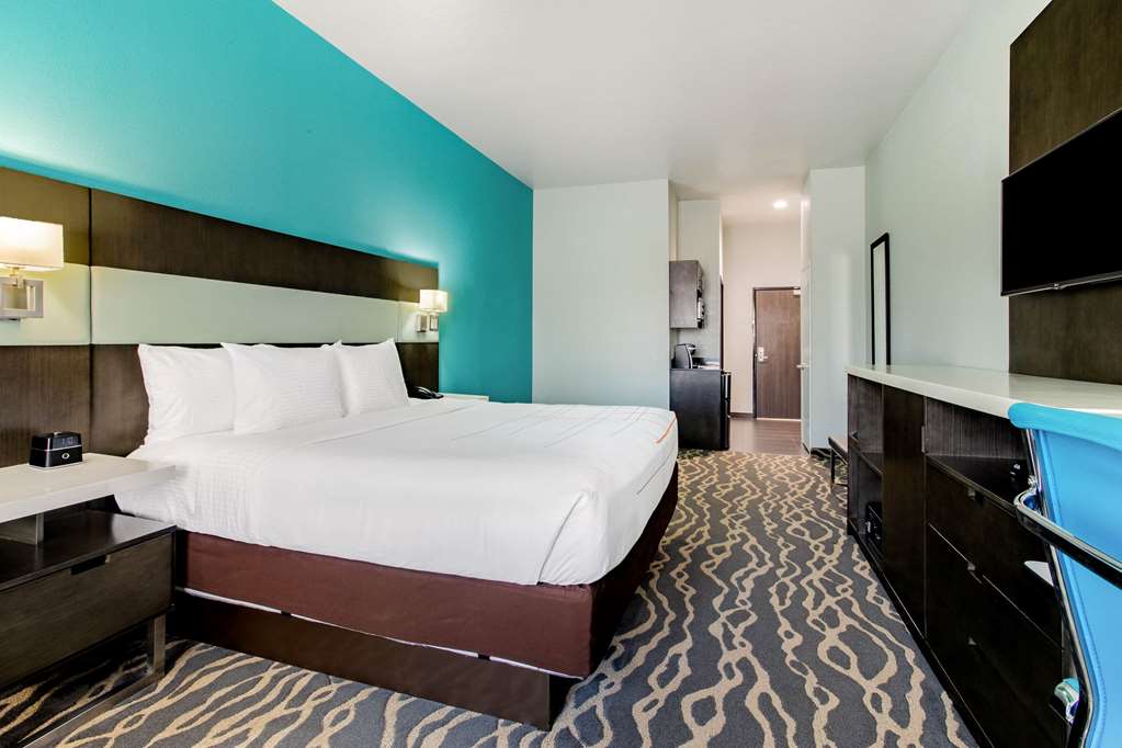 La Quinta Inn & Suites by Wyndham Northlake Fort Worth - photo 20