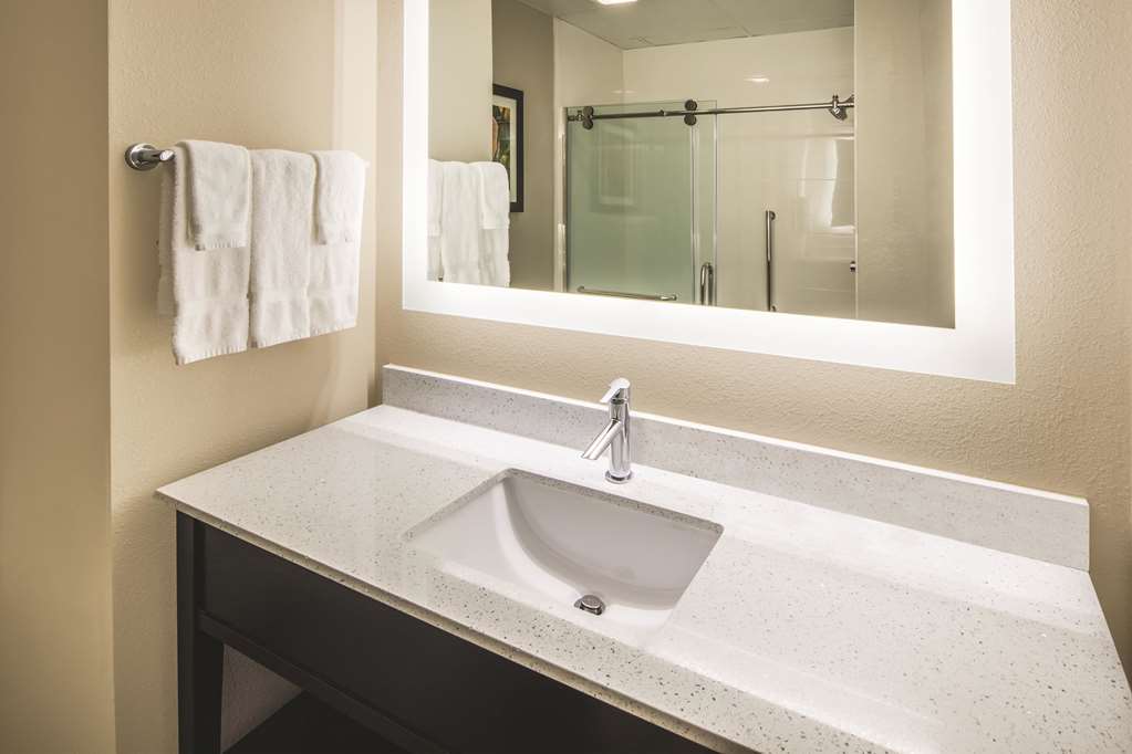 La Quinta Inn & Suites by Wyndham Milledgeville - photo 12