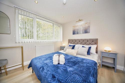 The Falcons Nest All Ensuite Self Check In And Out Luton Airport in Luton, United Kingdom