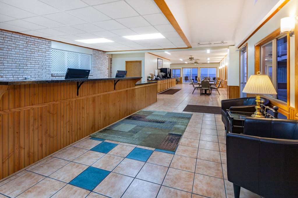 Days Inn & Suites by Wyndham St. Ignace Lakefront - photo 12