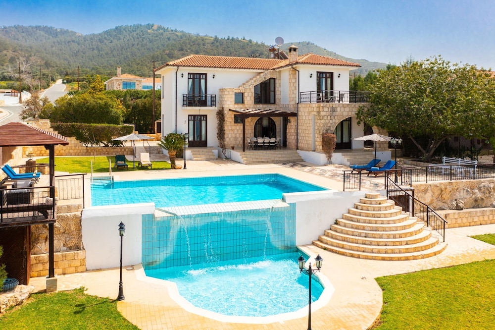 Villa Minoas Large Private Pool Walk to Beach Sea Views A C Wifi Eco friendly 2565