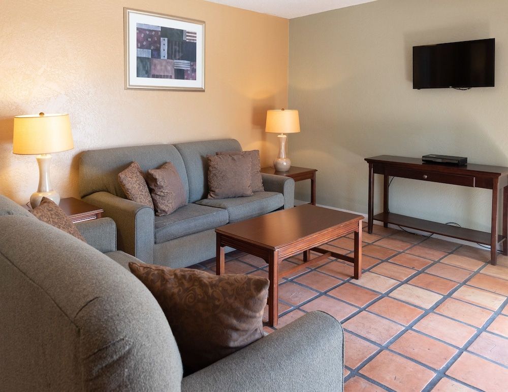 Tuscany Manor Resort - photo 17