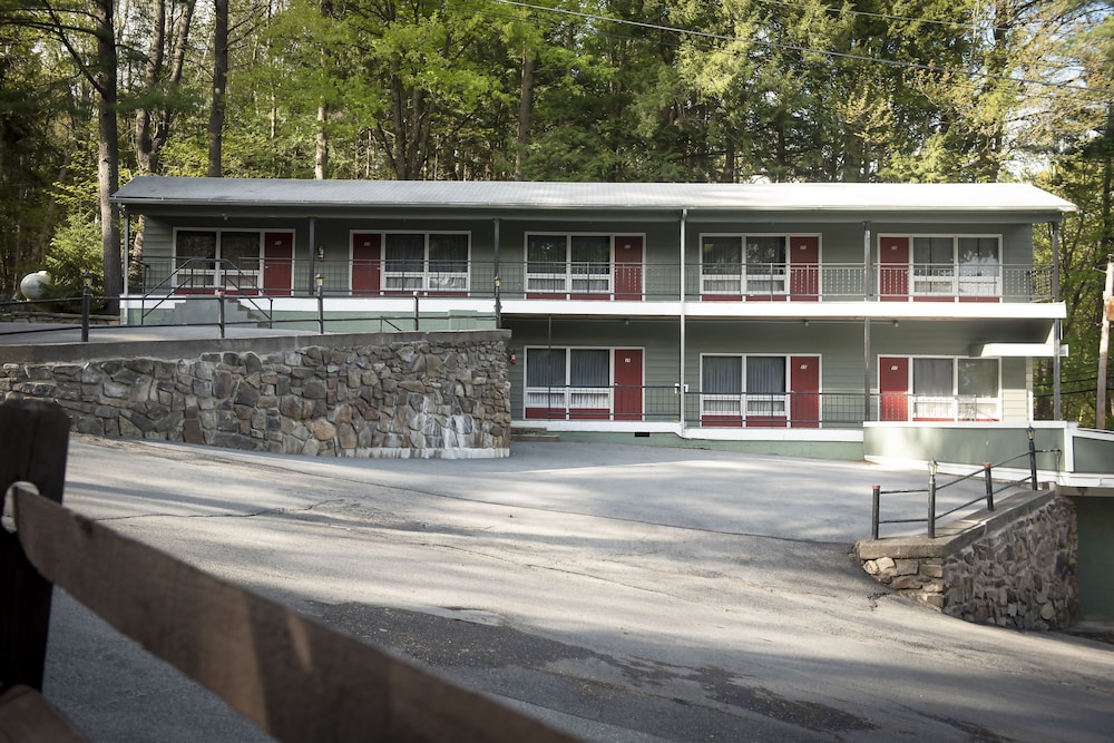 Forest Hill Lodge & Cabins - photo 30