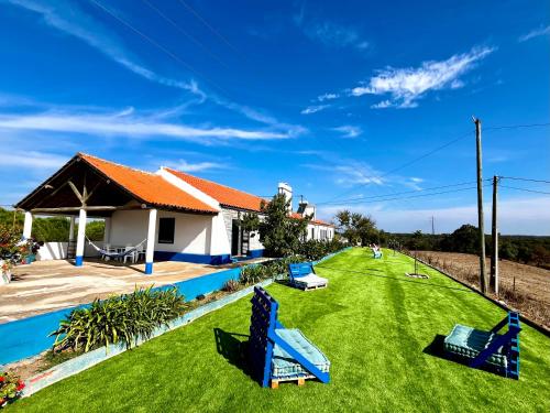 A Casinha in Santiago Do Cacem, Portugal