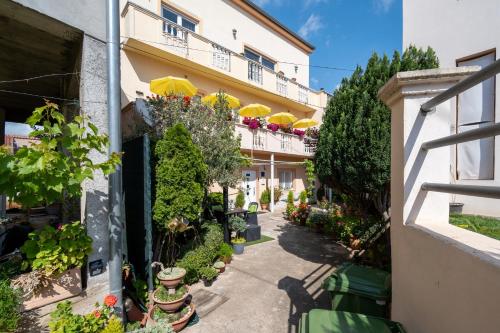 Apartments with WiFi Zadar 22507 — 4-Star Luxury Hotel in Zadar, Croatia