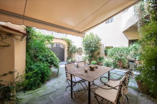 Casa Clara Luxury with Terrace — 4-Star Luxury Hotel in Lucca, Italy