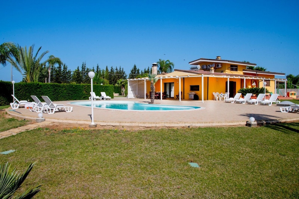 Villa Taranta — 4-Star Luxury Hotel in Melissano, Italy