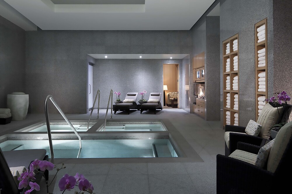 888 One Bedroom Balcony Suite at Signature Condo Hotel - photo 47