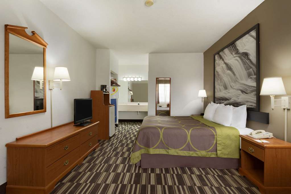 Super 8 by Wyndham Chatsworth Dalton - photo 6