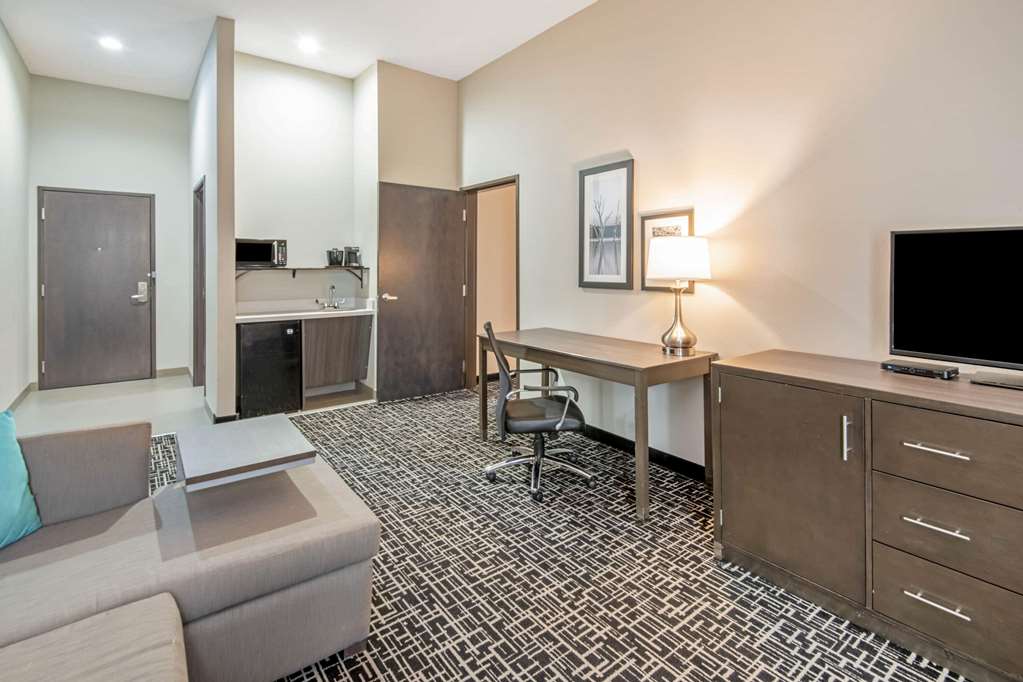La Quinta Inn & Suites by Wyndham Weatherford OK - photo 23
