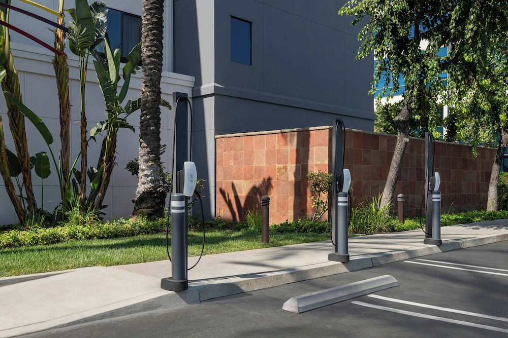 Courtyard by Marriott Los Angeles Burbank Airport - photo 35