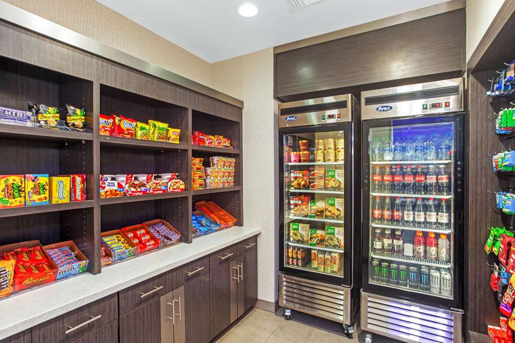 La Quinta Inn & Suites by Wyndham Lubbock South - photo 61
