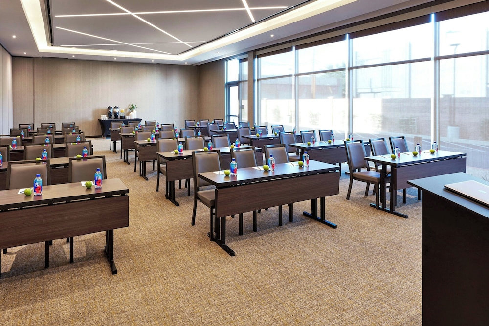 SpringHill Suites by Marriott Los Angeles Downey - photo 32