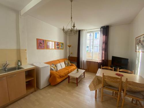Les Platanes Monnet Rez de Chaussee — hotel in Lamalou-Les-Bains