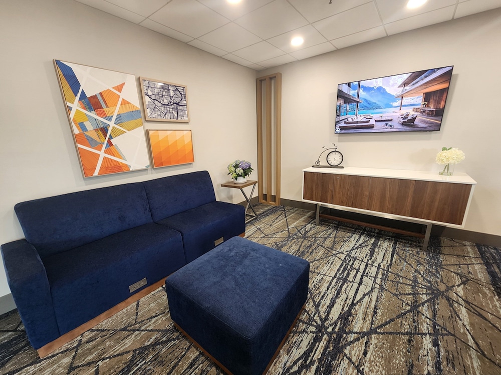 Holiday Inn Express Fredericksburg Southpoint by IHG - photo 35