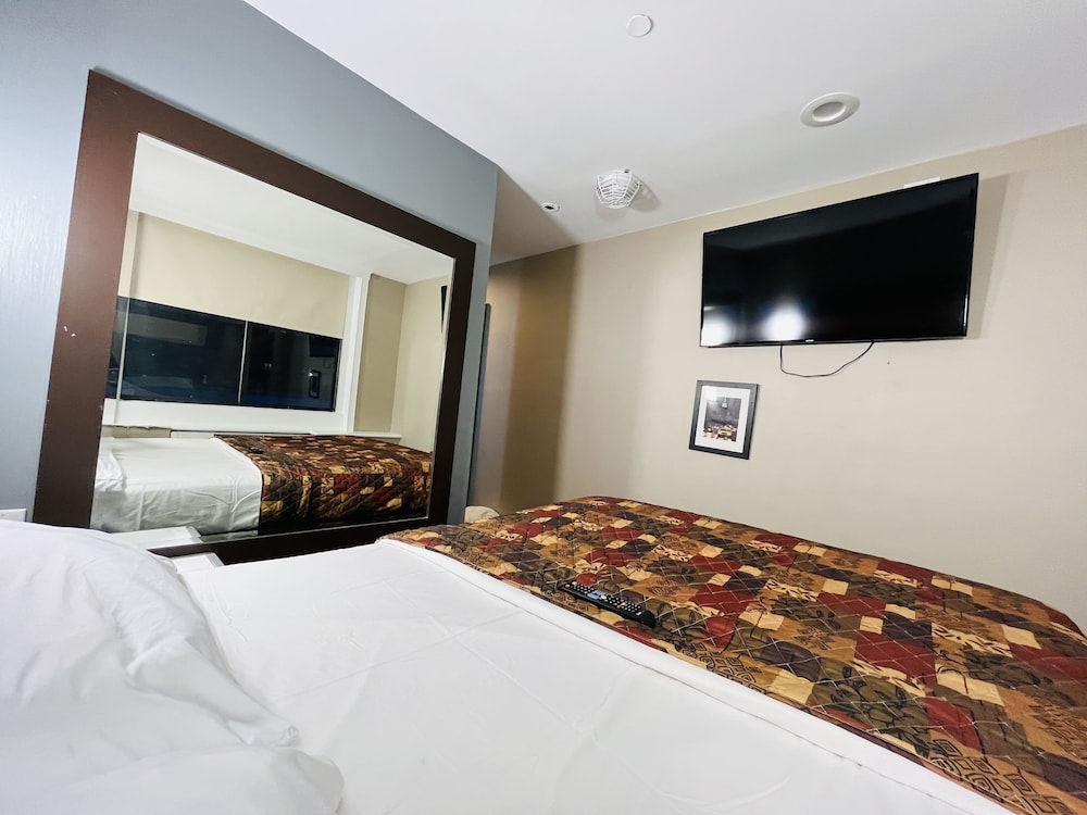 Hotel Key LaGuardia Airport - photo 27