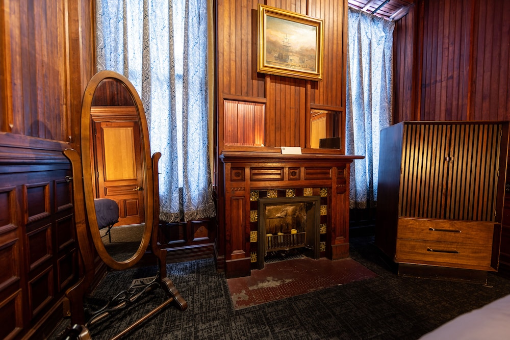 Traveler's Rest Hotel - photo 16