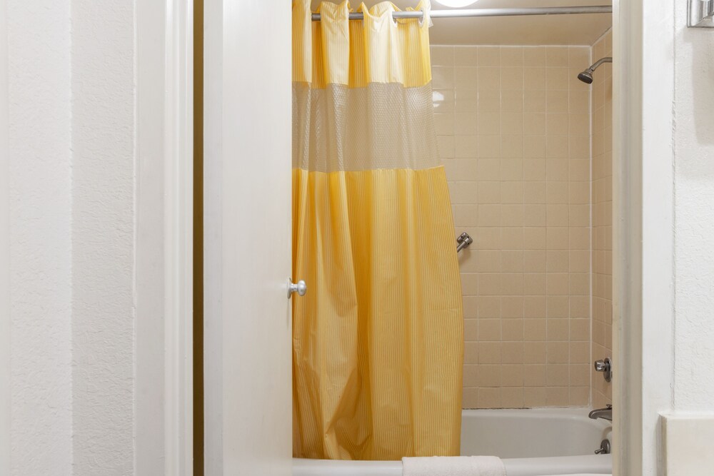 Travelers Place Inn & Suites - photo 30