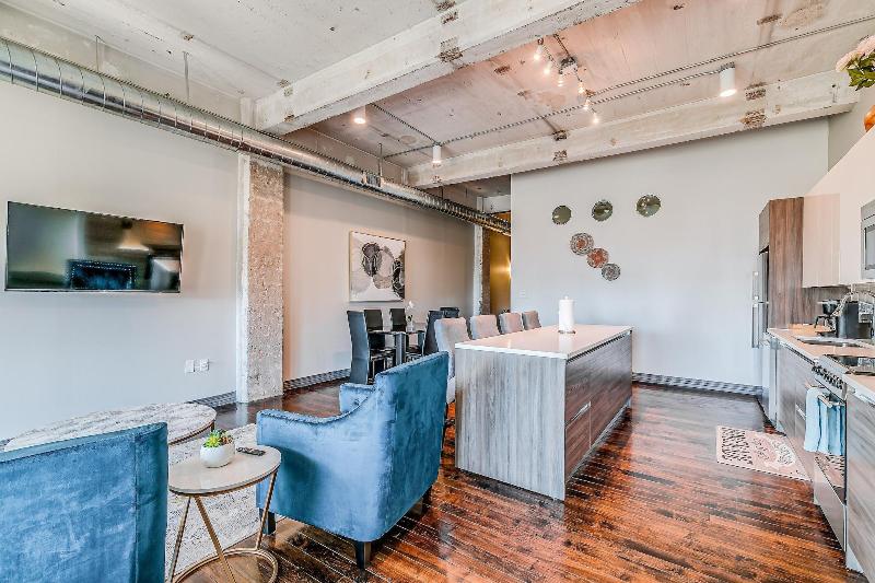 Luxury Downtown Dallas Stay by Amyfinehouse - photo 239