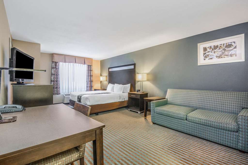 La Quinta Inn & Suites by Wyndham Glendive - photo 29