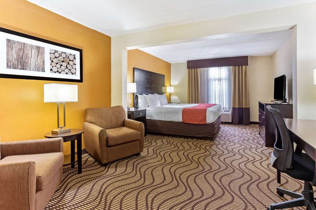 La Quinta Inn & Suites by Wyndham Tampa North I 75 - photo 17