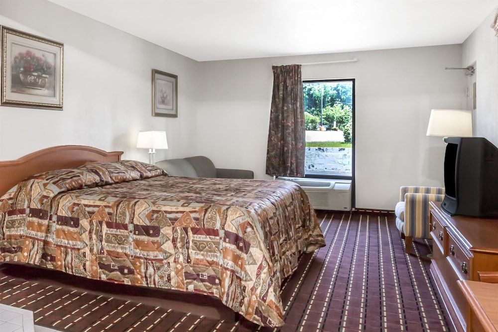 Brentwood Inn & Suites - photo 14
