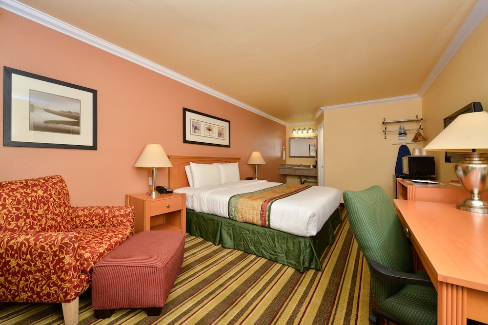 Inn By The Sfo - photo 7