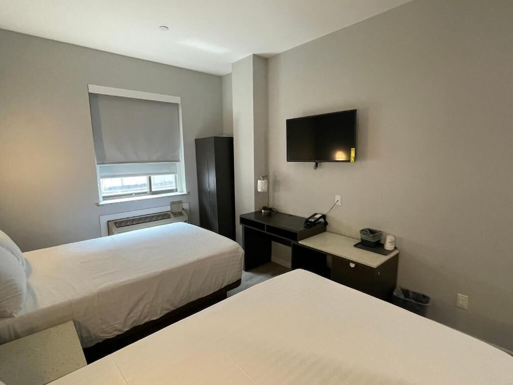 King Hotel Brooklyn Sunset Park - photo 11