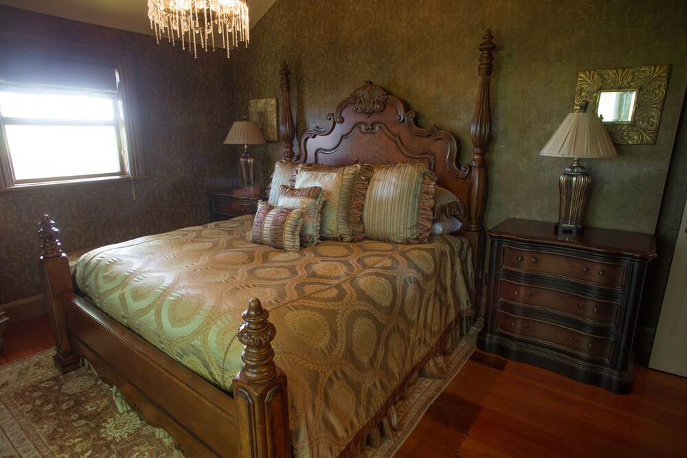 The Old Church Villa — 4-Star Luxury Hotel in Napier, New Zealand