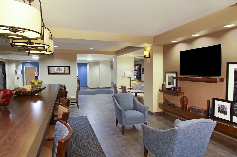 Hampton Inn Winfield - photo 2